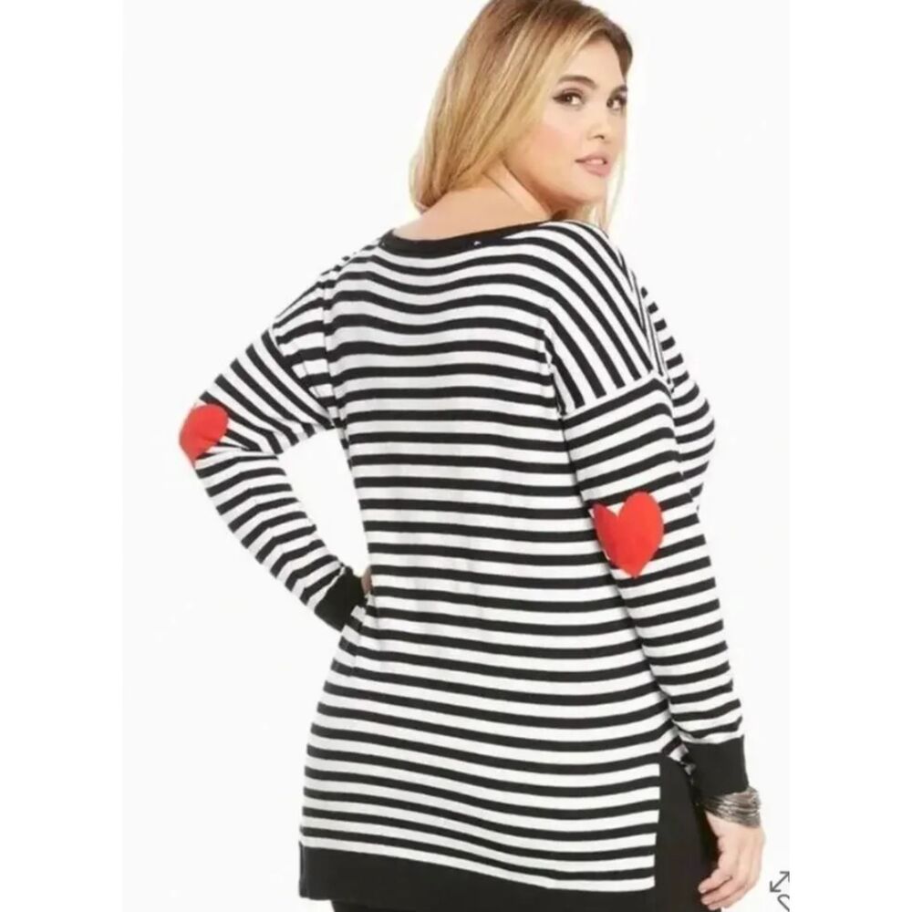 Torrid Black White Striped Heart Patch Sweater Size 00 100% Cotton Long Sleeve